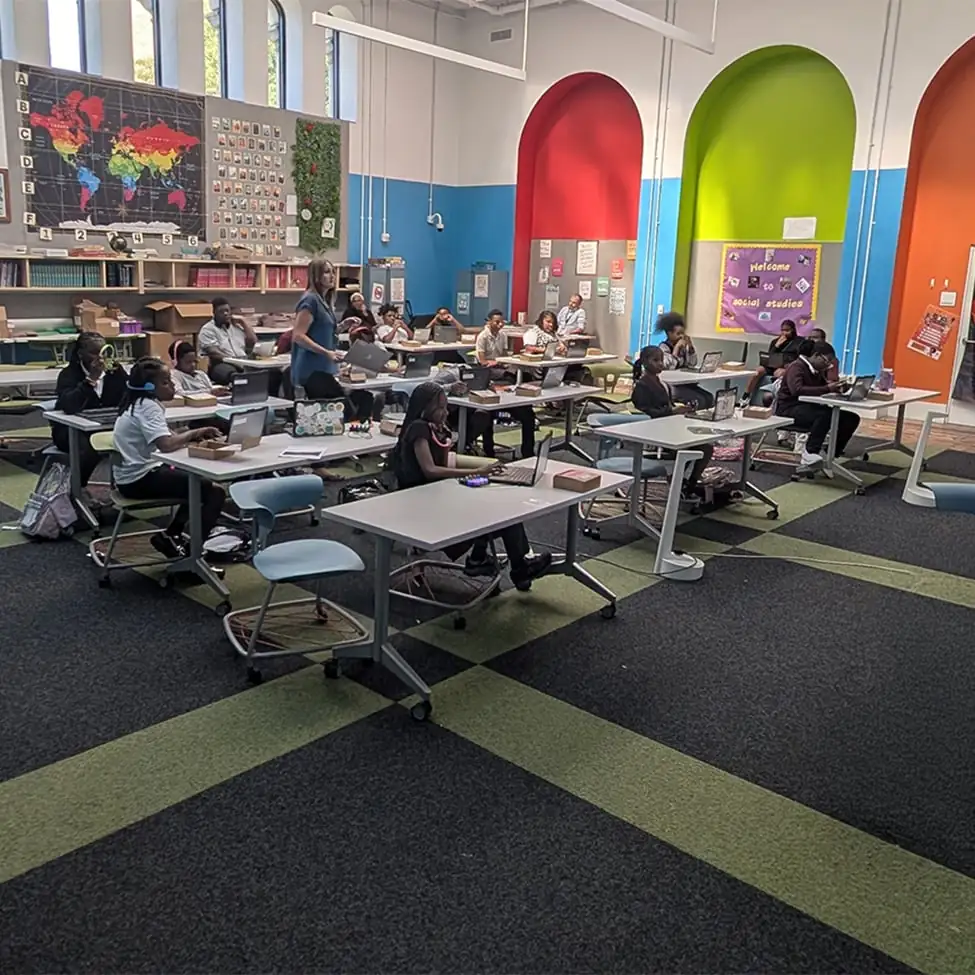 MACS Middle School class in session a MuseumLab. MACS Middle School class in session a MuseumLab.